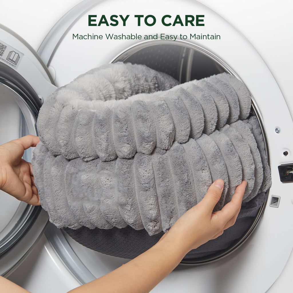 Plush Cat Bed – Super Soft Faux Fur, Washable Anti-Slip Design for Kittens & Puppies